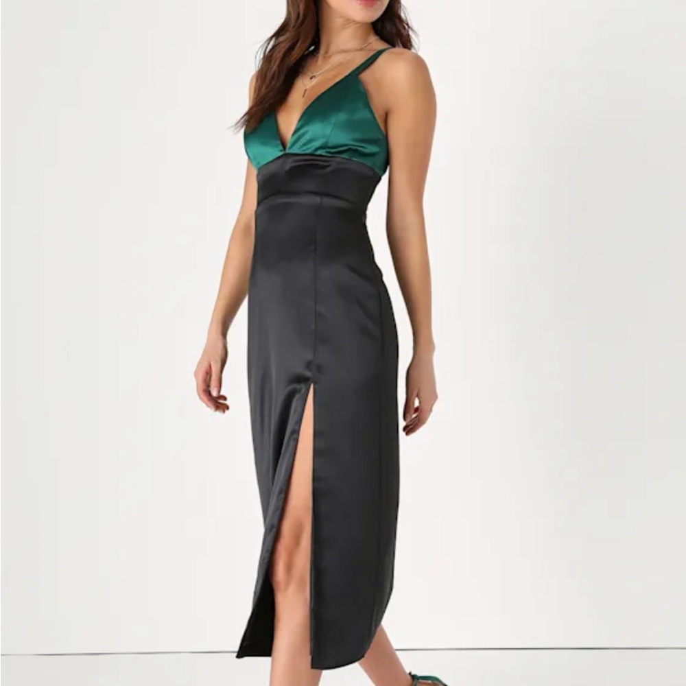 Lulu’s Modern Moments Green and Black Color Block
Satin Midi Dress Size Medium